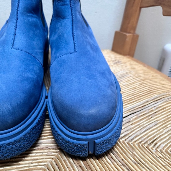 John Fluevog Piccolomini Platform Chelsea Boots - Picture 10 of 16